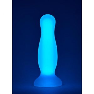 Radiant Glow Medium Purple – Plug Anal Mediano que Brilla en la Oscuridad con Ventosa para Uso Sin Manos